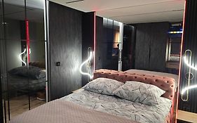 Apartament Dark Prestige NEW ! - dostęp 24h, PROJEKTOR , garaż podziemny , klimatyzacja , duży taras